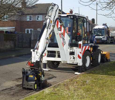 noticias-maquinaria-3CX Compact Highways Master-jcb