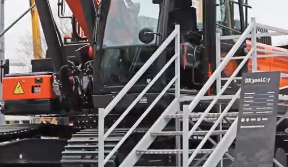 noticias-maquinaria-Doosan-excavadora-DX300LC-7