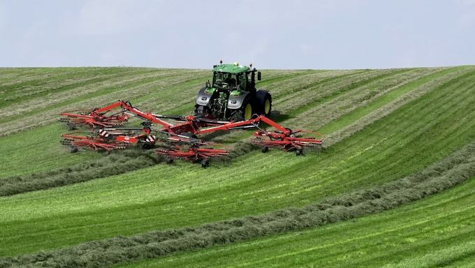 noticias-maquinaria-tractor John Deere -kuhn