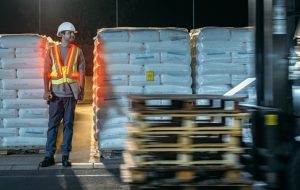 noticias-maquinaria- Linde Material Handling-chaleco