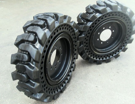 noticias-maquinaria-Solis-ruedas-macizas