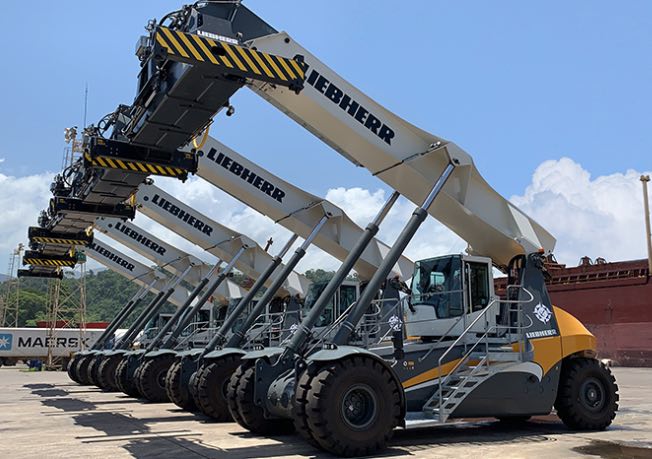 noticias-maquinaria-reachstackers-liebherr