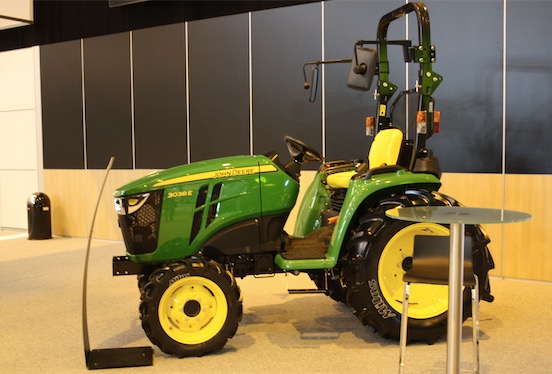 noticias-maquinaria-John Deere-tractor compacto 3038E