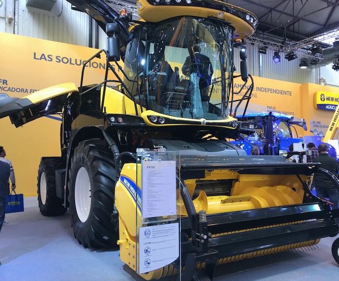 noticias-maquinaria-picadora-forraje -New Holland FR Forage Cruiser FR780-fIMA