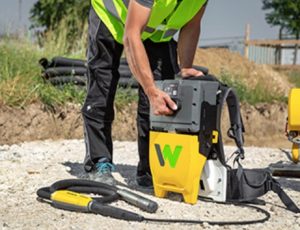 noticias-maquinaria-Wacker Neuson-mochila-martillo