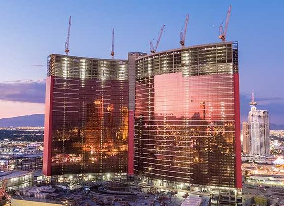 noticias-maquinaria- grúas torre Liebherr