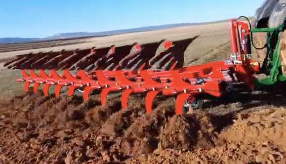 noticias-maquinaria-MINI ARADO OVLAC NH9+1