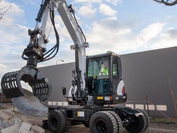 noticias-maquinaria-excavadora de ruedas Bobcat E57W