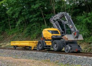 noticias maquinaria excavadora ferroviaria mecalac