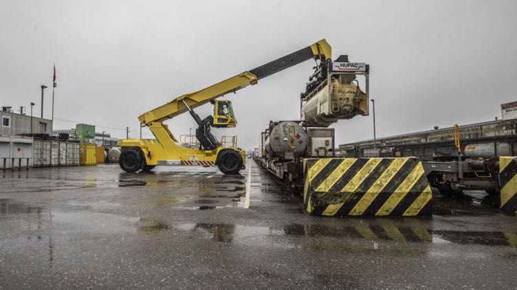 noticias maquinaria ReachStacker de Hyster