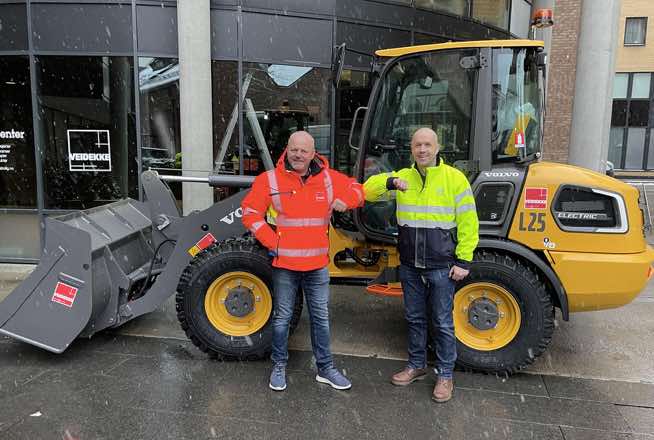 noticias maquinaria Are Ellefsrud, Veidekke and Kenneth Hansen, Volvo Maskin Norway