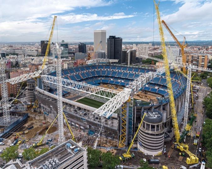 noticias maquinaria gruas Liebherr Santiago Bernabéu