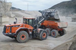 noticias maquinaria Doosan cantera Santullán