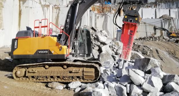 noticias maquinaria EL martillo RAMMER R45P con el RD3