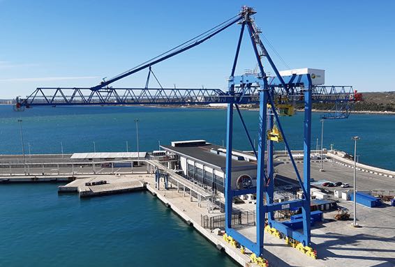 noticias maquinaria grúa de contenedores Liebherr