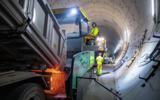 noticias maquinaria Máquinas VÖGELE túnel