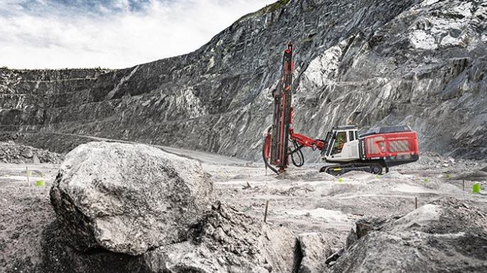 noticias maquinaria Sandvik tecnología de perforación Top Hammer XL