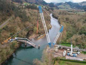 noticias maquinaria roxu grúa sobre orugas Liebherr