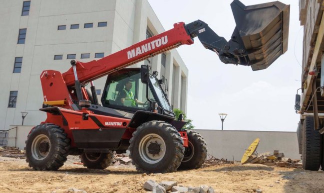 noticias maquinaria Manitou manipuladores telescópicos fijos compactos