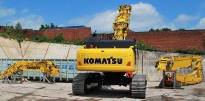 noticias maquinaria cambio de pluma K100 de Komatsu