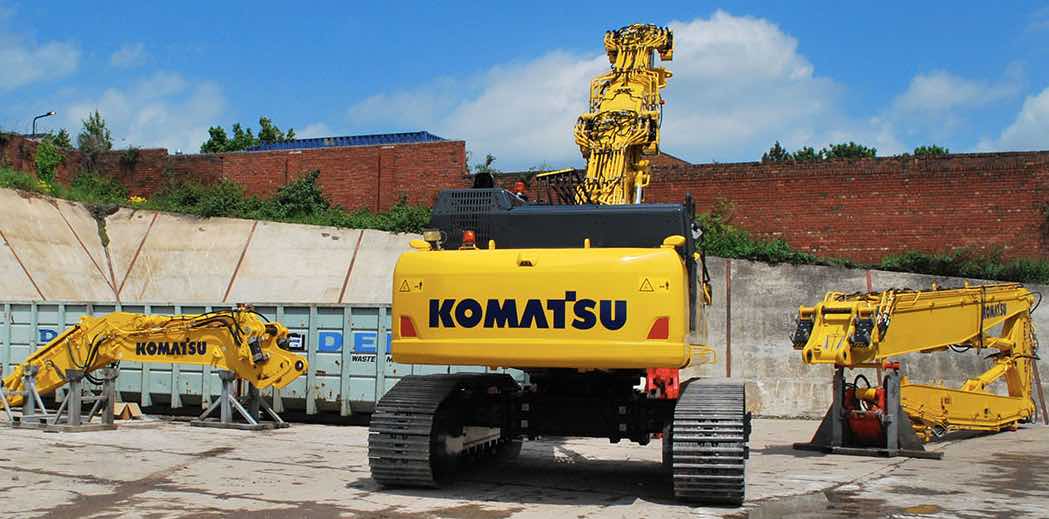 noticias maquinaria cambio de pluma K100 de Komatsu