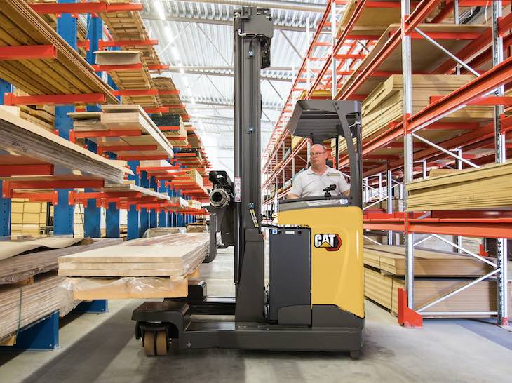 noticias maquinaria carretillas retráctiles CAT