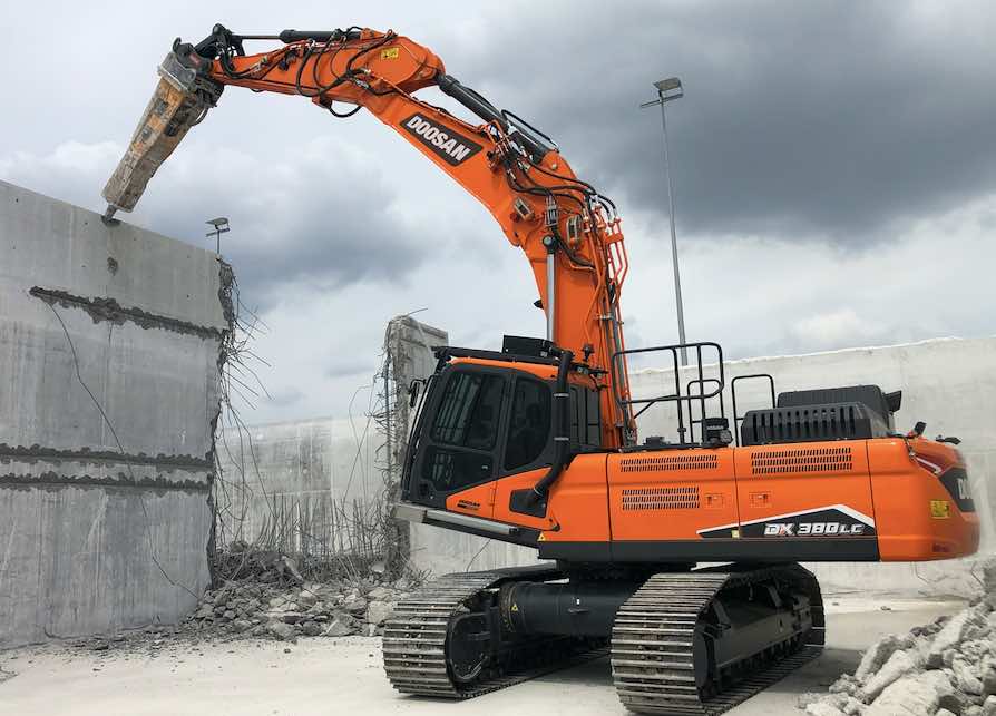 noticias maquinaria Doosan excavadoras demolición