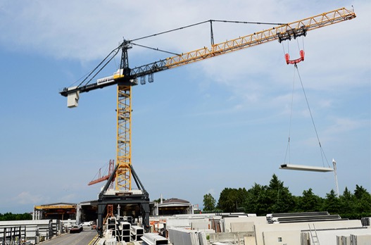 noticias maquinaria Liebherr grua