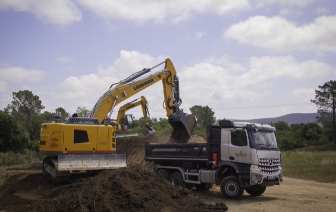 noticias maquinaria excavadora de cadenas Liebherr