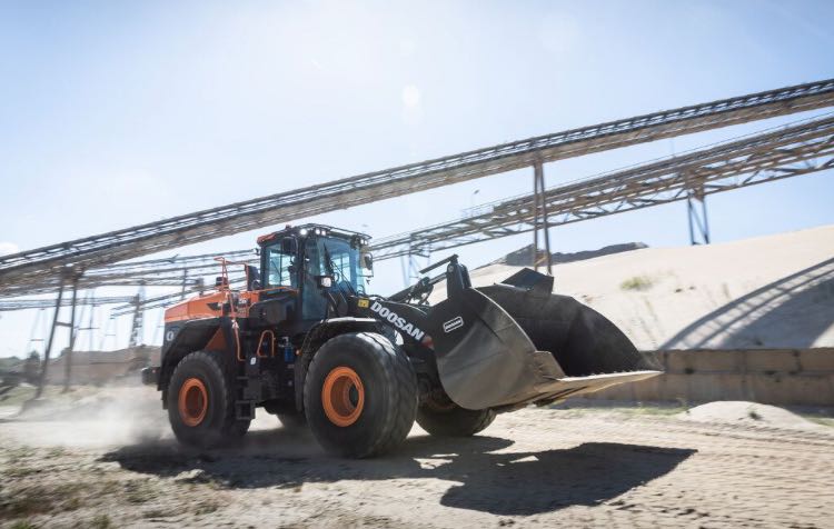 noticias maquinaria cargadora Doosan DL420CVT-7