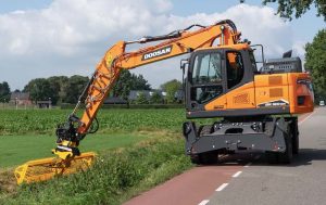 noticias maquinaria excavadora de ruedas Doosan DX165WR-7