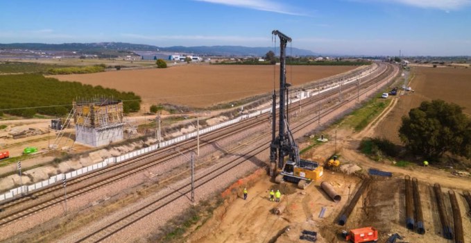 noticias maquinaria pilotadora de rotación Liebherr LB36