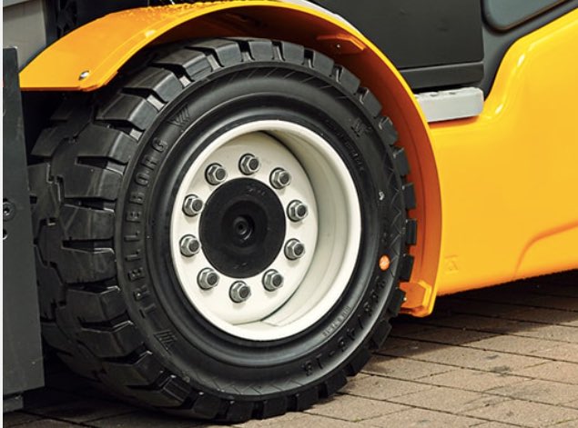 noticias maquinaria Trelleborg neumático M2 para carretillas