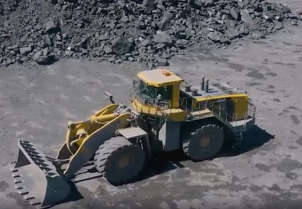noticias maquinaria cargadora de ruedas Komatsu WA800-8 en una cantera belga