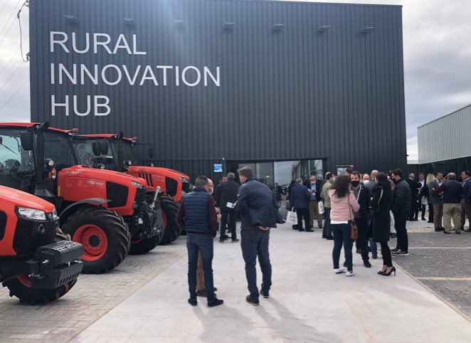 noticias maquinaria Kubota Rural Innovation Hub en Barrax