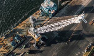 noticias maquinaria grúa portuaria Liebherr LHM 550