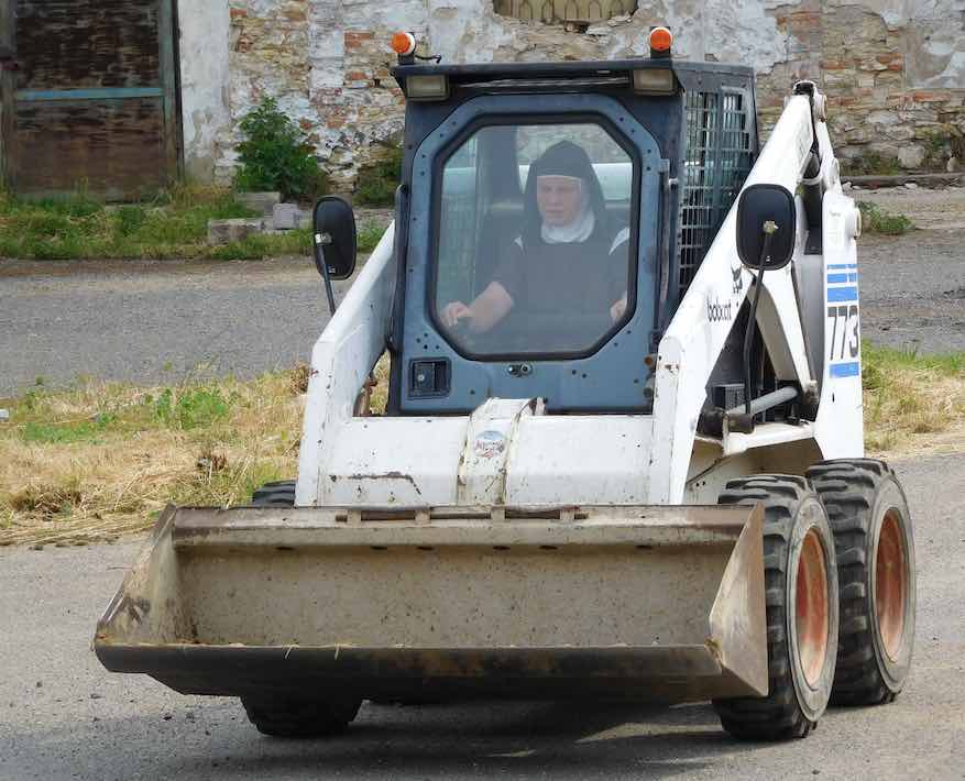 noticias maquinaria monjas con cargadora Bobcat 773