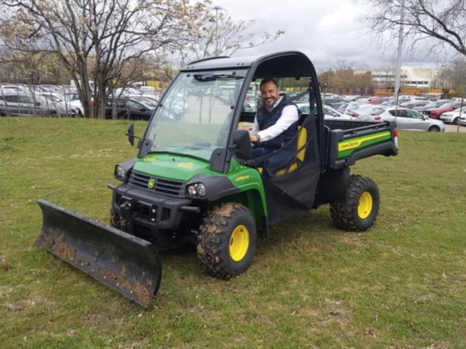 noticias maquinaria Gator HPX 815E de John Deere quiles