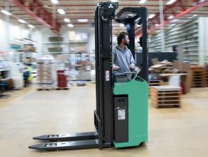 noticias maquinaria Mitsubishi Forklift Trucks nuevo apilador AXIA EX