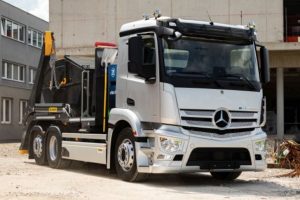 noticias maquinaria ZF y Mercedes-Benz Trucks eWorX con Palfinger