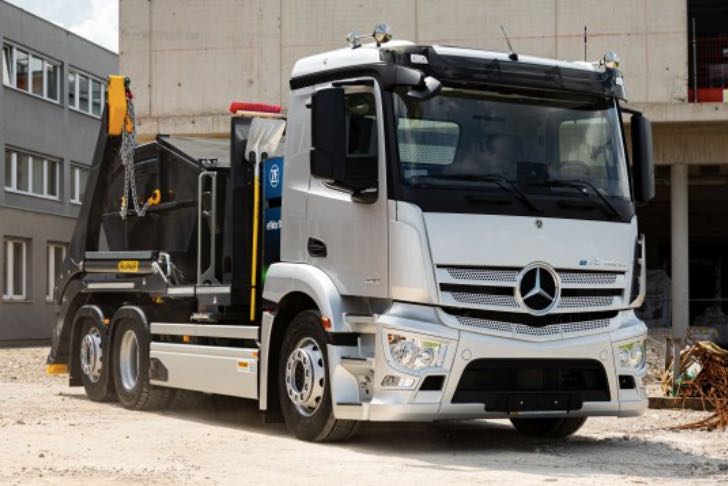 noticias maquinaria ZF y Mercedes-Benz Trucks eWorX con Palfinger