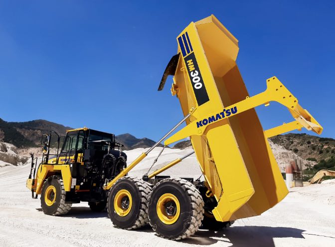 noticias maquinaria Komatsu dúmper articulado modelo HM300-5