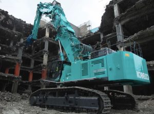 noticias maquinaria excavadora de demolición Kobelco SK1300DLC