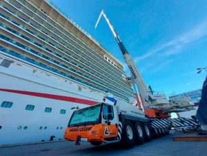 noticias maquinaria Grúas Lozano con gruas Liebherr