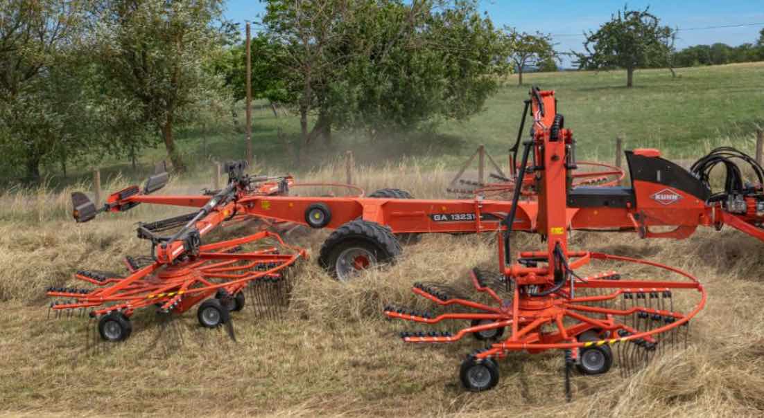 noticias maquinaria rastrillo hilerador de cuatro rotores de Kuhn