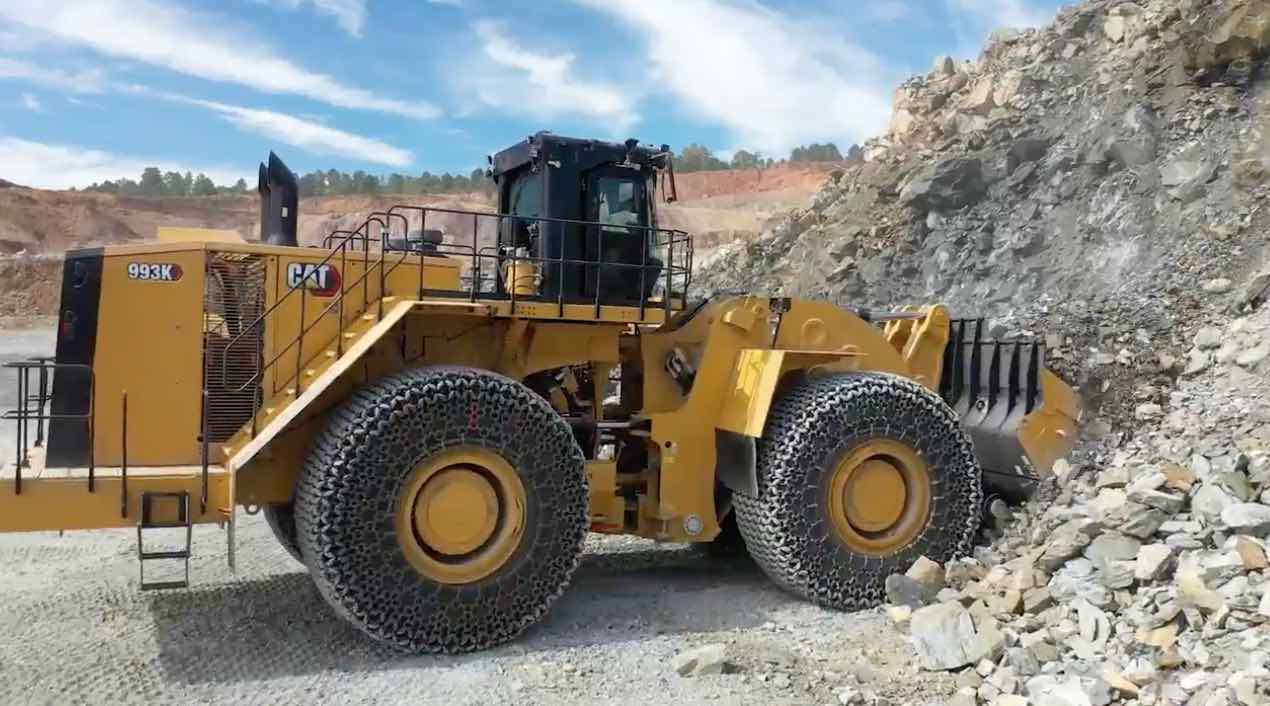 noticias maquinaria Finanzauto entrega la primera Pala Cat 993K en Europa