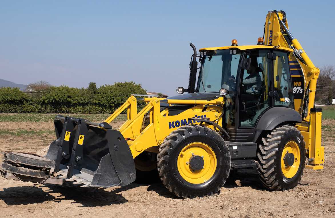noticias maquinaria Komatsu Europa retrocargadoras