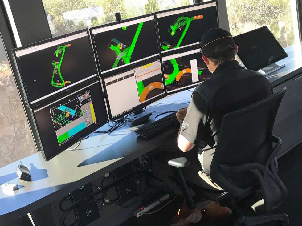 noticias maquinaria camiones equipados con Cat® MineStar™ Command
