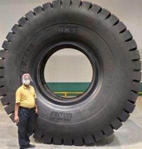 noticias maquinaria neumaticos gigantes de BKT en Bauma