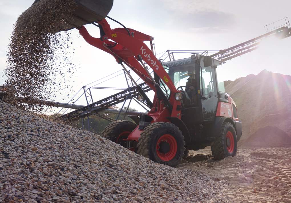 noticias maquinaria Apollo Tyres lanza dos neumáticos radiales para maquinaria compacta